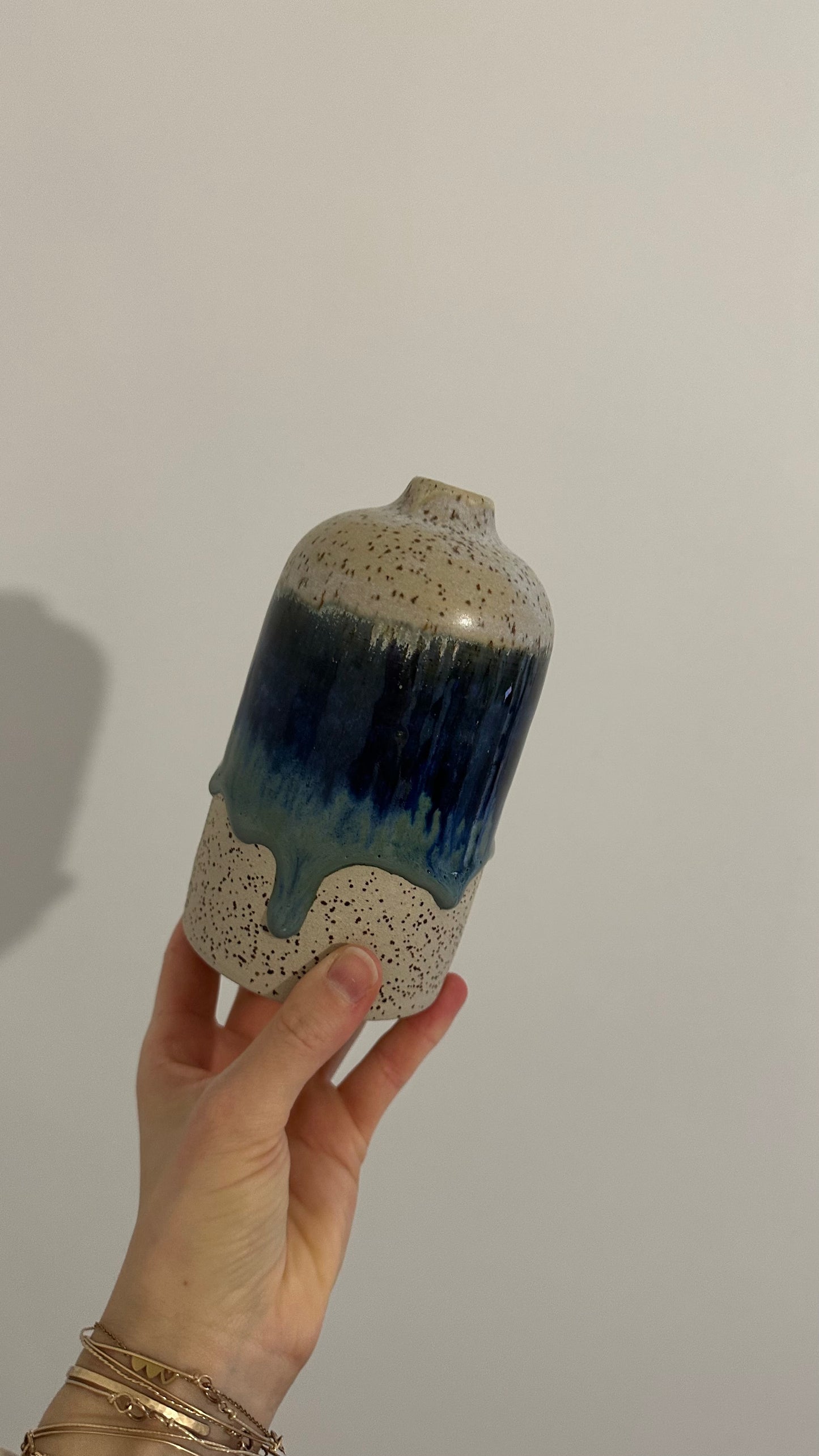 Bouteille d'huile bleu myrtille