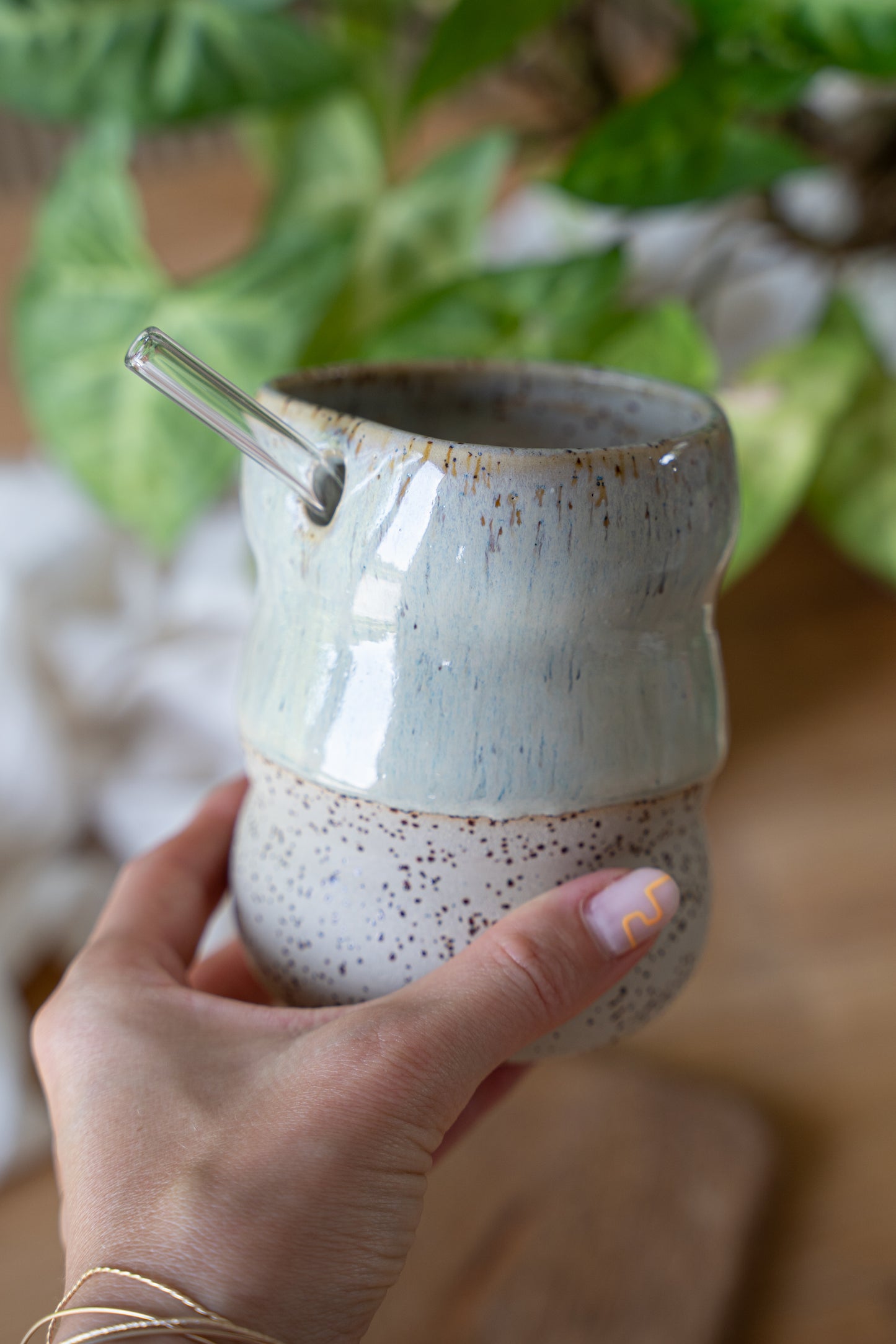 Mug bourrelets bleu avec paille